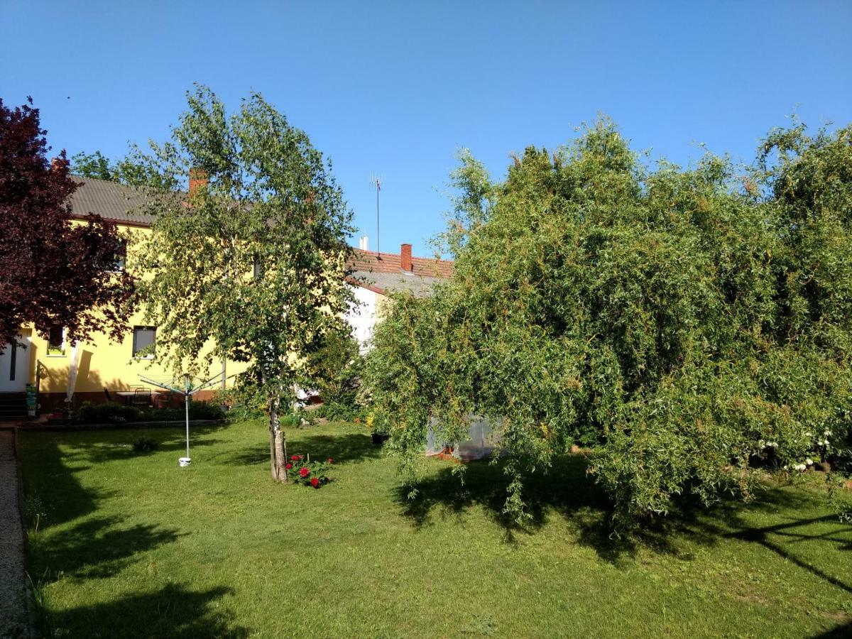 Paradies Fuer Zwei Frauenkirchen Exterior foto